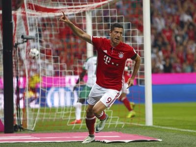Lewandowski lập hat-trick, Bayern thắng đậm trận mở màn Bundesliga