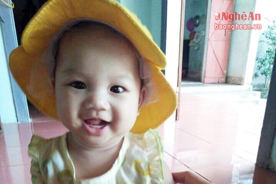 Bé gái 6 tháng tuổi bị bỏ rơi