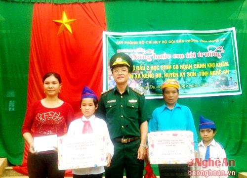 Nhận đỡ đầu 2 học sinh có hoàn cảnh khó khăn học giỏi