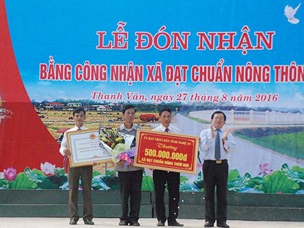 Xã Thanh Văn đón bằng công nhận đạt chuẩn Nông thôn mới
