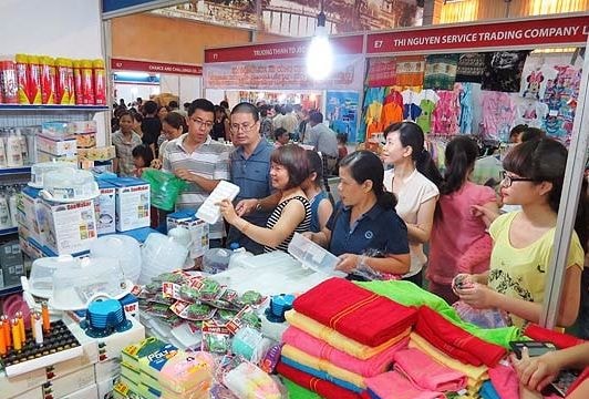 Việt Nam thành 'vùng trũng' tiêu thụ hàng hoá Đông Nam Á
