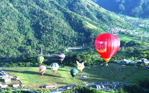 Vietjet mang chăn ấm đến Mộc Châu, vui lễ hội khinh khí cầu