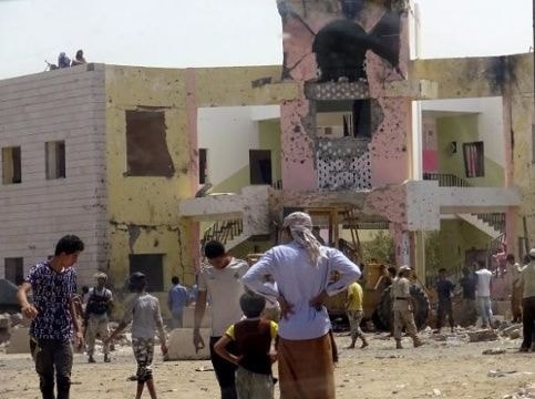 IS đánh bom tự sát ở Yemen, ít nhất 45 người thiệt mạng