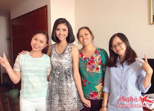 Hàng xóm đến chia vui cùng gia đình 'Người đẹp biển'