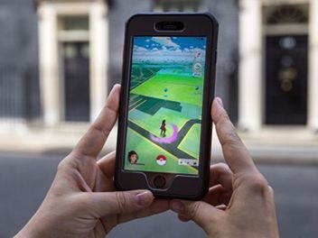 Bà bầu Đài Loan bị mù tạm thời vì chơi Pokémon Go