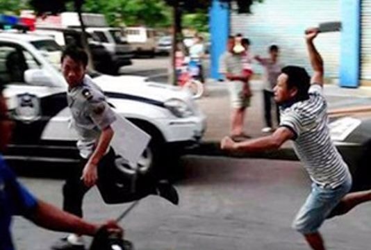 Ẩu đả kinh hoàng, một người tử vong vì chỗ dựng xe máy