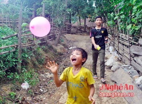 Tết Độc lập ở bản 'ngủ ngồi'