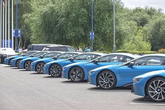 Các cầu thủ Leicester khổ sở vì xe giống nhau