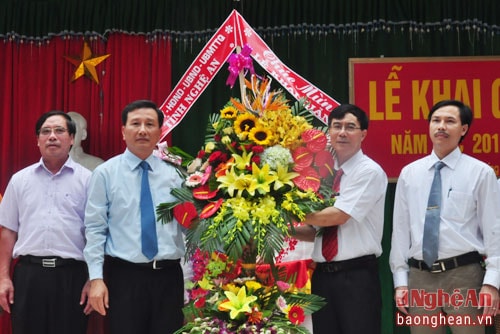 'Quan tâm hướng nghiệp, giúp học sinh lựa chọn ngành nghề phù hợp'