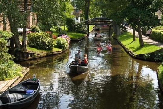 Vẻ đẹp nao lòng của ngôi làng không có đường đi