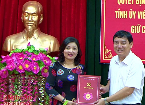 Trao quyết định bổ nhiệm Hiệu trưởng trường Chính trị tỉnh