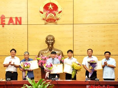 Tỉnh Nghệ An trao tặng Bằng khen cho Tập đoàn Mường Thanh