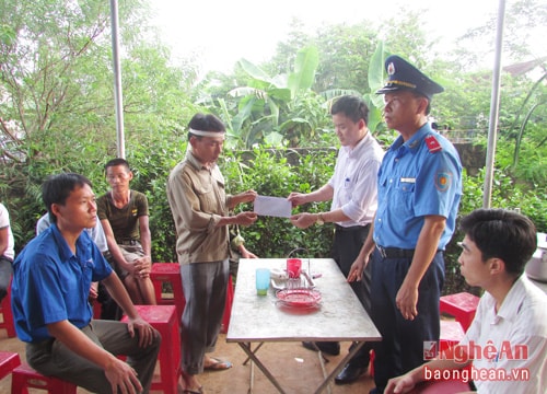 Ban ATGT tỉnh thăm gia đình 3 nạn nhân tử vong do tai nạn giao thông trên quốc lộ 48