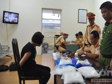 Liên tục đổi biển số xe để vận chuyển gần 5 kg ma túy đá