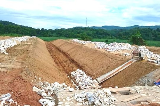 Phát hiện sông ngầm dưới đập phụ thủy lợi lớn nhất Bắc Trung bộ