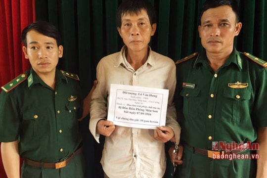 Ập vào nhà nghỉ, Bộ đội Biên phòng bắt đối tượng mua bán ma túy