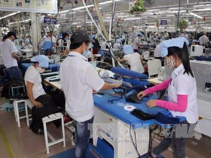 Tăng lương tối thiểu vùng 2017: Chốt mức 7,3%