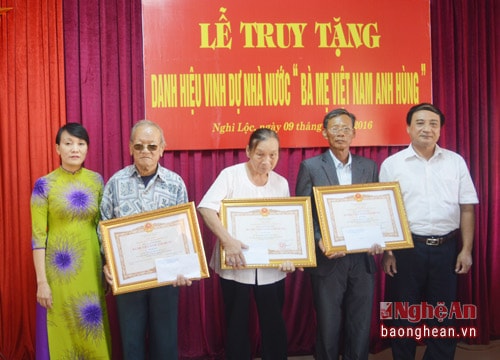 Truy tặng danh hiệu Bà mẹ Việt Nam anh hùng