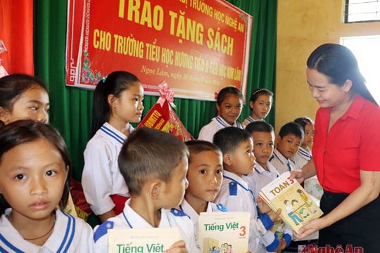 Tặng 6 nghìn bản sách cho học sinh nghèo vùng tái định cư