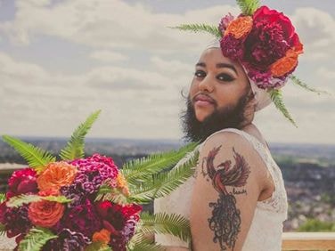 Người mẫu lập kỷ lục phụ nữ để râu trẻ nhất thế giới