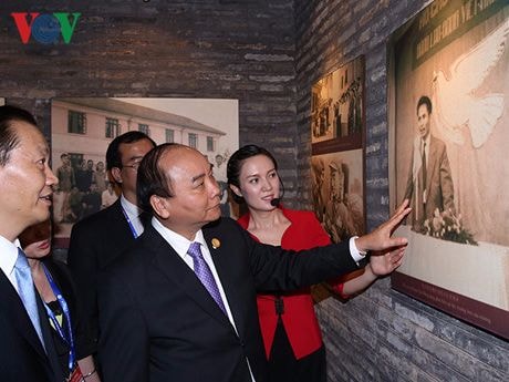 Thủ tướng Nguyễn Xuân Phúc thăm nôi đào tạo cán bộ Việt Nam tại Quảng Tây