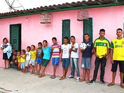 Cố 'nặn' con gái, cặp vợ chồng sinh 13 cậu con trai