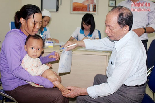 Bệnh viện Quốc tế Vinh khám sàng lọc cho 120 trẻ khuyết tật vận động