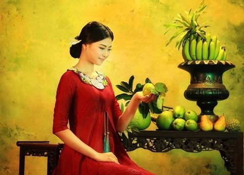 Người đẹp biển Đào Thị Hà hóa thiếu nữ trong tranh