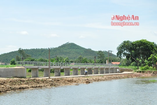 Nguy hiểm rình rập từ cây cầu thi công dở dang ở Quỳnh Lưu