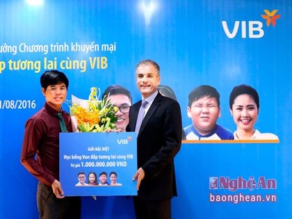 Bất ngờ nhận học bổng 1 tỷ đồng khi vay ngân hàng