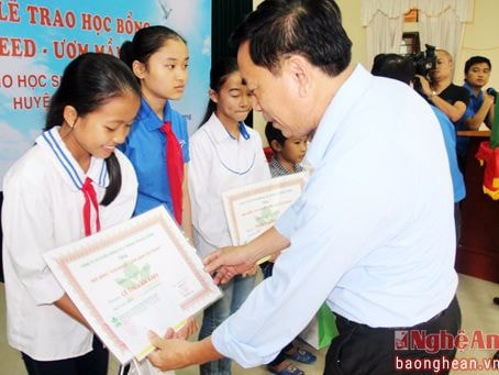 Trao  114 triệu đồng học bổng VINASEED cho học sinh Thanh Chương