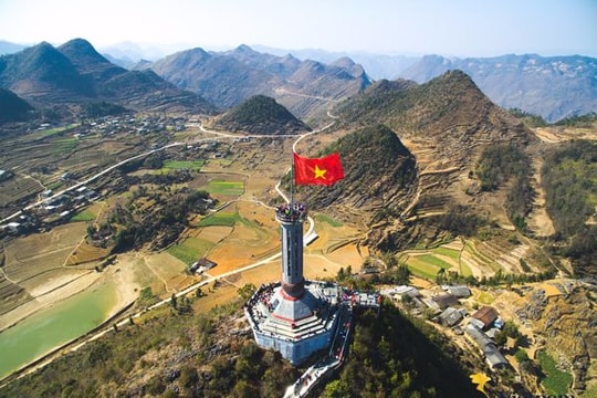 Việt Nam hùng vĩ qua ống kính