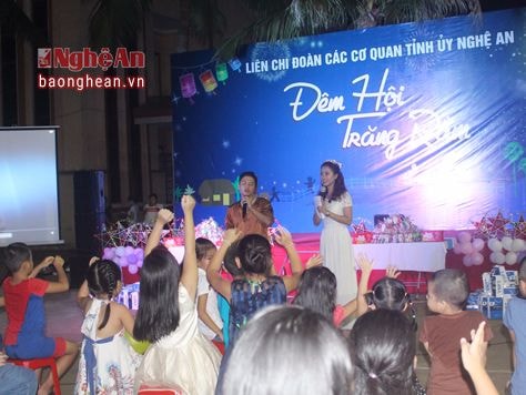Cơ quan Tỉnh ủy tổ chức "Đêm hội trăng rằm" cho các em thiếu nhi