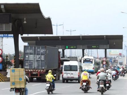 Nhiều nhà đầu tư BOT 'tay không bắt giặc' thu phí chồng phí