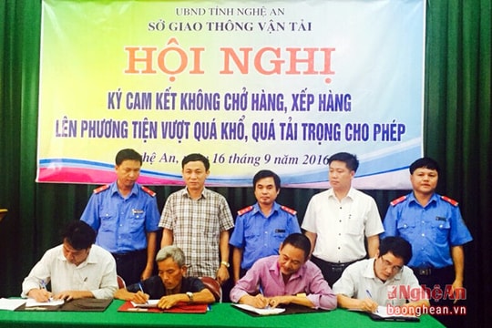 Ký cam kết không chở hàng, xếp hàng lên phương tiện quá khổ, quá tải trọng