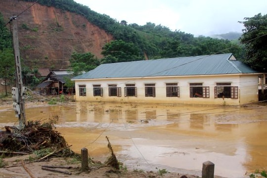 Khẩn trương khắc phục hậu quả do hoàn lưu bão số 4 ở Nghệ An