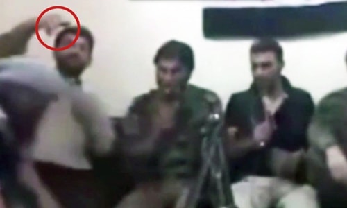 Điện thoại gài bom phát nổ trên tay chiến binh nổi dậy Syria