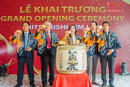 Mitsubishi Kim Liên khai trương Showroom mới