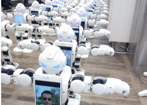 Nhà mạng huy động quân đoàn robot xếp hàng mua iPhone 7