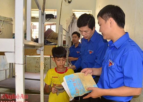 Hỗ trợ toàn bộ sách giáo khoa cho học sinh Trường THCS Yên Tĩnh