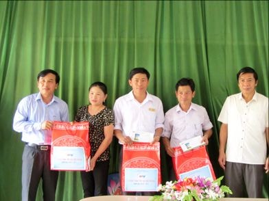 Đài PTTH Nghệ An chia sẻ khó khăn với học trò Quỳ Châu