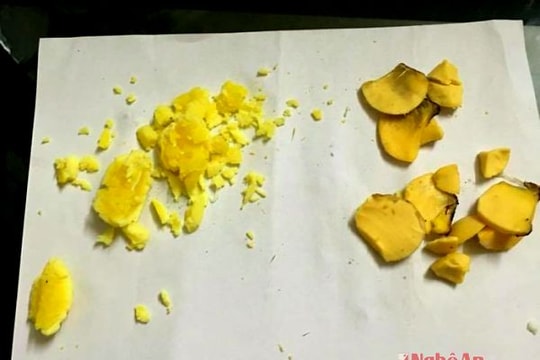 Trứng gà bóp không vỡ, đốt khét lẹt khiến người dân hoang mang