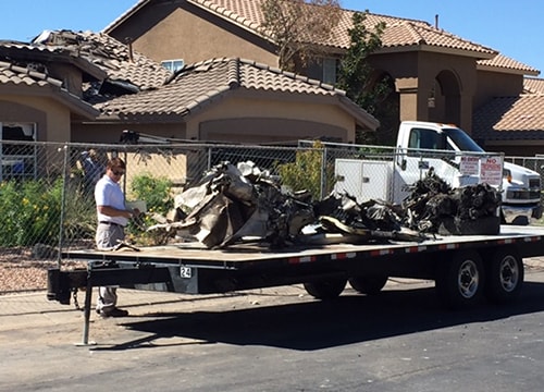 Máy bay 'hạ cánh' trên nhà dân Mỹ