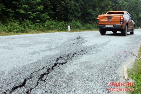 Nguy cơ đứt quốc lộ do sạt ta luy âm ở Quỳ Châu
