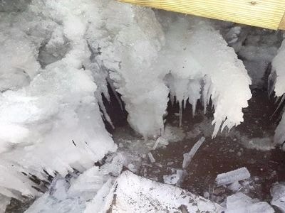 Bí ẩn hang động đóng băng vào mùa hè