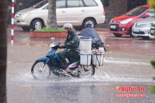 Cần mẫn mưu sinh ngày mưa