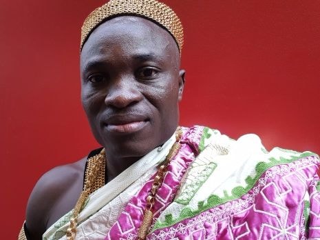 Vị vua làm vườn để có tiền gửi về nuôi dân