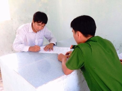 Bắt phóng viên tống tiền người xây nhà sai phạm