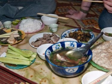 Lần đầu ăn thịt chó, khách Tây khen ngon