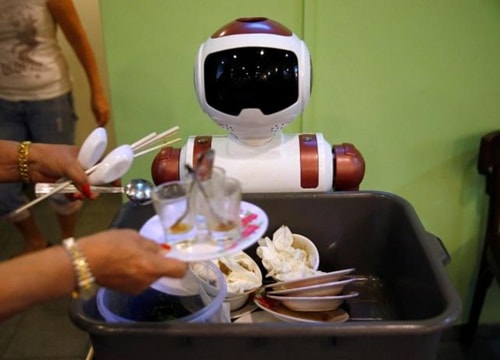 Singapore dùng robot vì thiếu lao động